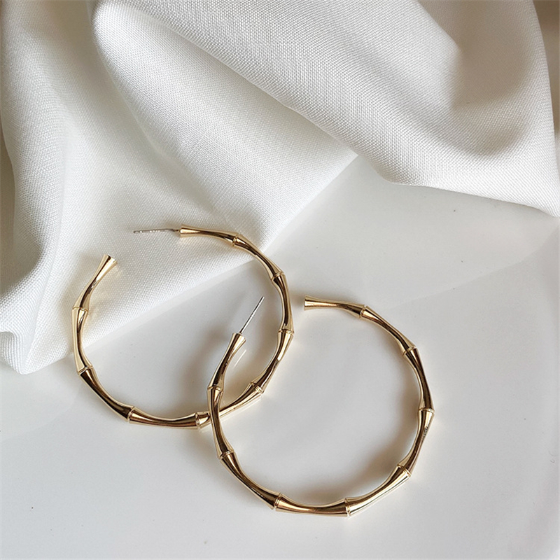 

Hoop & Huggie 2021 Simple Matte Metal Exaggeration C Shape Earrings For Women Girls Party Geometri Banboo Big Circle Brincos Jewelry