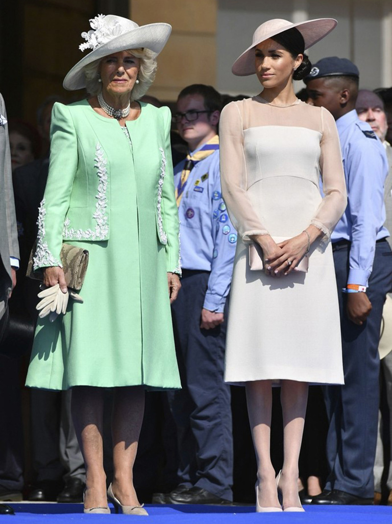 Meghan Markle princesse maille blanche Patchwork Midi femmes robe ceintures robes à manches longues