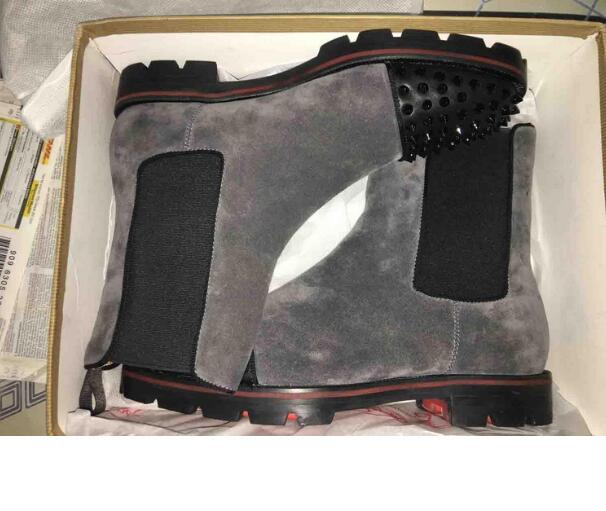 

Fashion Luxurious Designer Men Boots Red Bottom Design Low Heels Leather Suede With Short Knight Ankle Boots Elegant Men's Flat Mens Black