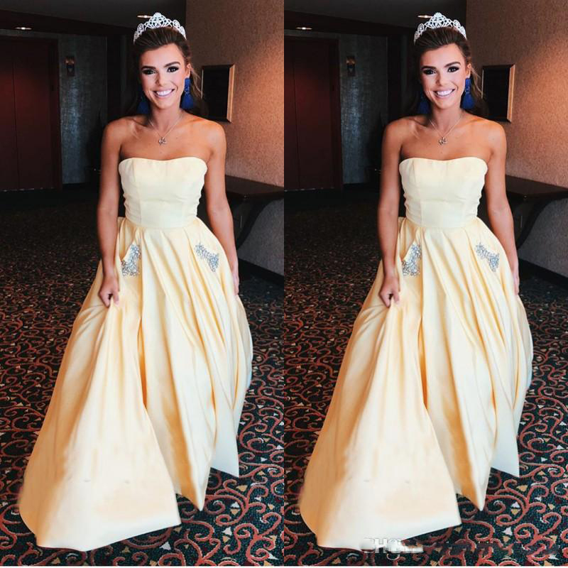 Jonquille populaire satin robes de bal longue robe formelle sans manches sans manches sur mesure robes de soirée avec des cristaux poches