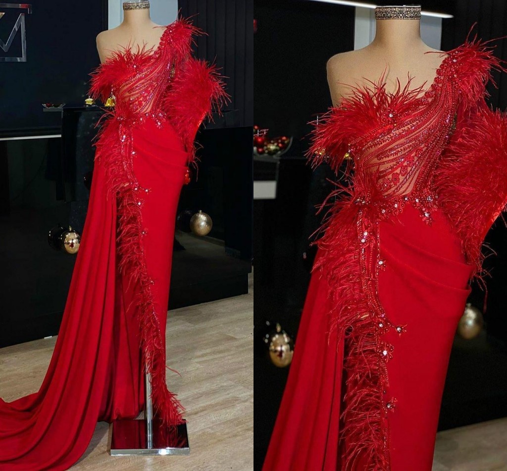 

Gorgeous Red Feathers Pageant Dresses Evening Elegant Party Dress 2020 Beading Crystal Side Split One Shoulder Wraps Celebrity Prom Dress, Burgundy