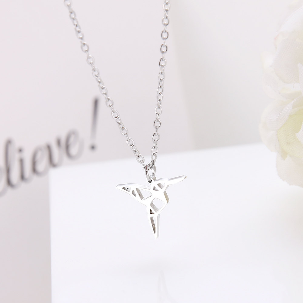 

Popular Top Quality Stainless Steel Necklaces Hummingbird Necklace Women Hollow Bird Animal Pendants Necklace Engagement Newelry For Women
