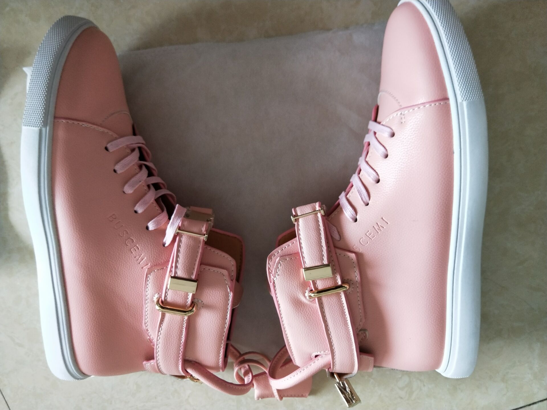 

2021 Fashion Classic Sneakers Top Cowhide Fashion Men Comfortable Casual Flat Shoes high shoes Lock shoes Red / black / White size 38-45, 12