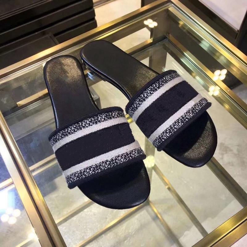 

H917 2019 New Fashion Designer Women Shoes Printed Non-slip Designer Women Slippers Indoor Bathroom Sandals 8 Colors Size 35-41 ck, Price for shoes box