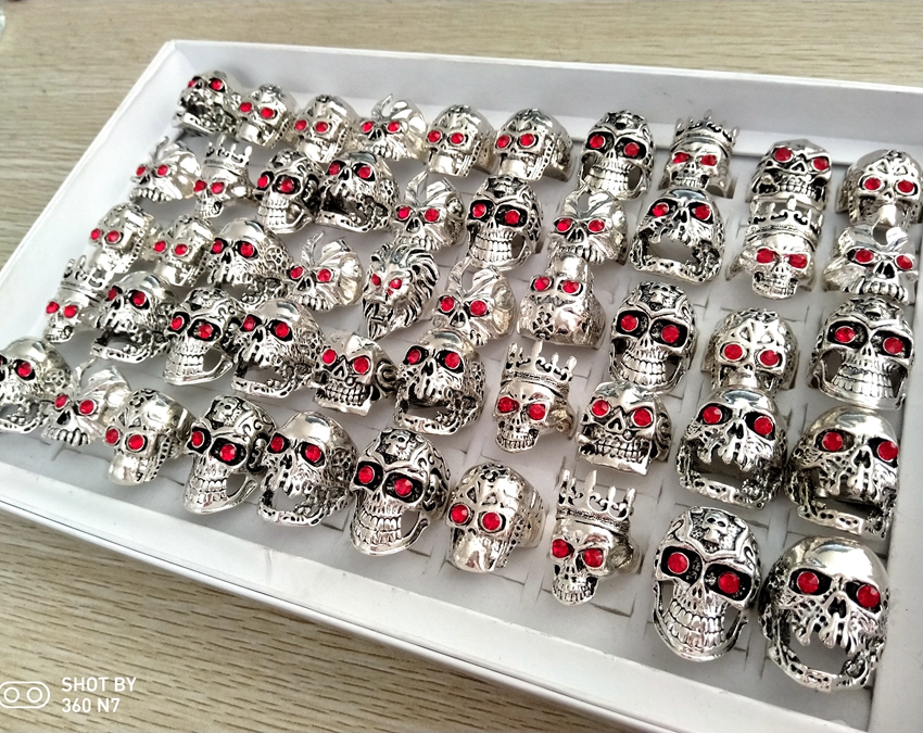

50pcs Red CZ eyes Skull Carved Metal Rings Men Skelekon Retro Vintage Big Silver Ring Fashion Party Gifts Man Accessories Size Mix