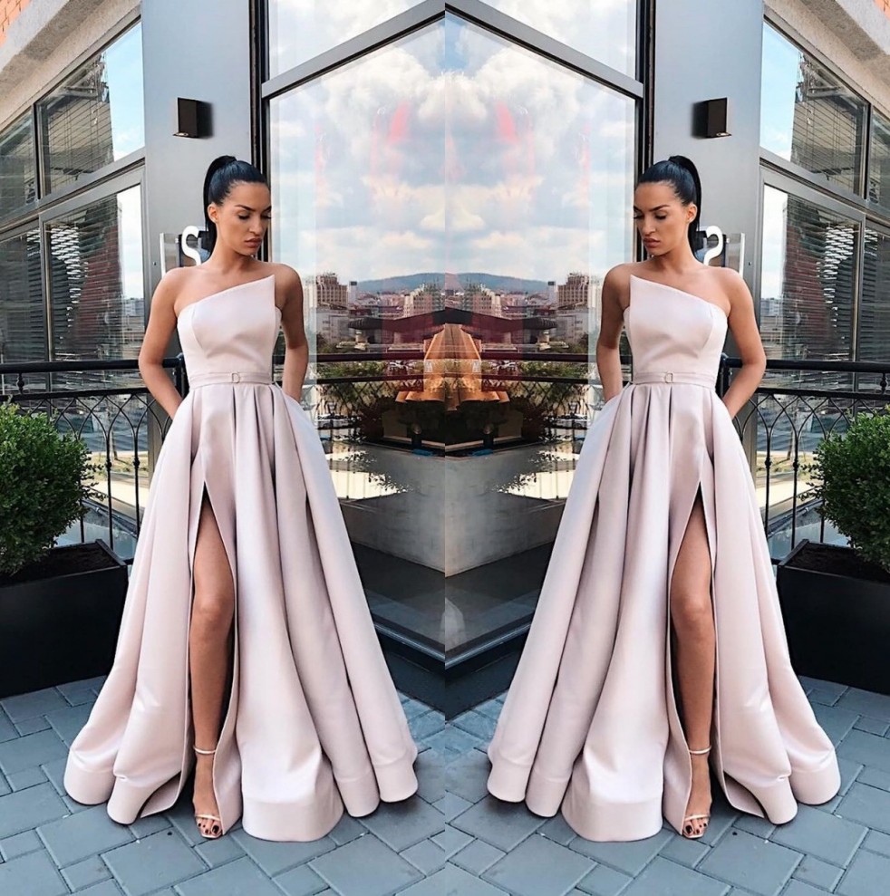 

2020 Strapless Satin High Split Prom Dresses Black Girls Ruched A Line Formal Sweep Train Formal Party Evening Gowns, Burgundy
