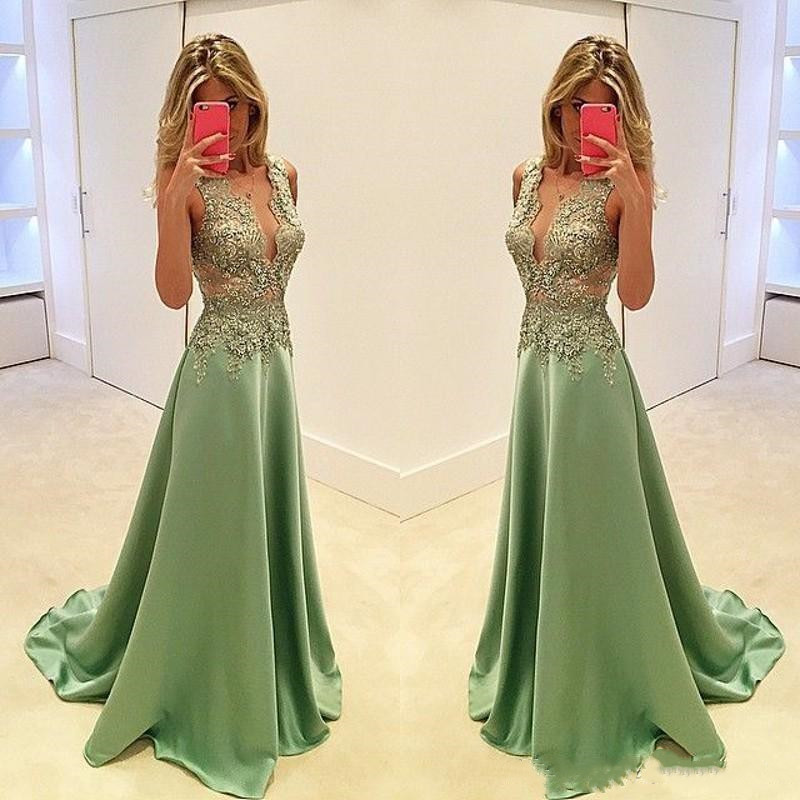 Sexy Summer Une ligne Robes de bal col en V profond dentelle manches en satin balayage Appliques train Plus Size Party Formal Robes robe de soiré