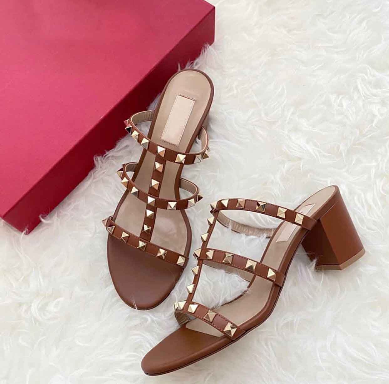 

Summer Luxurious Brand Women Sandals Rock Studs Chunky Heels Rivets Strappy Slipper Sandals Sexy Ladies High Heels Party Wedding Dress 35-43