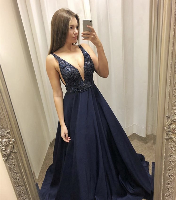

Navy Blue Beaded Prom Dress Long Evening Dresses Women Sexy V Neck Party Dresses Sleeveless Custom Made A Line 8th Grade Graduation Dresses