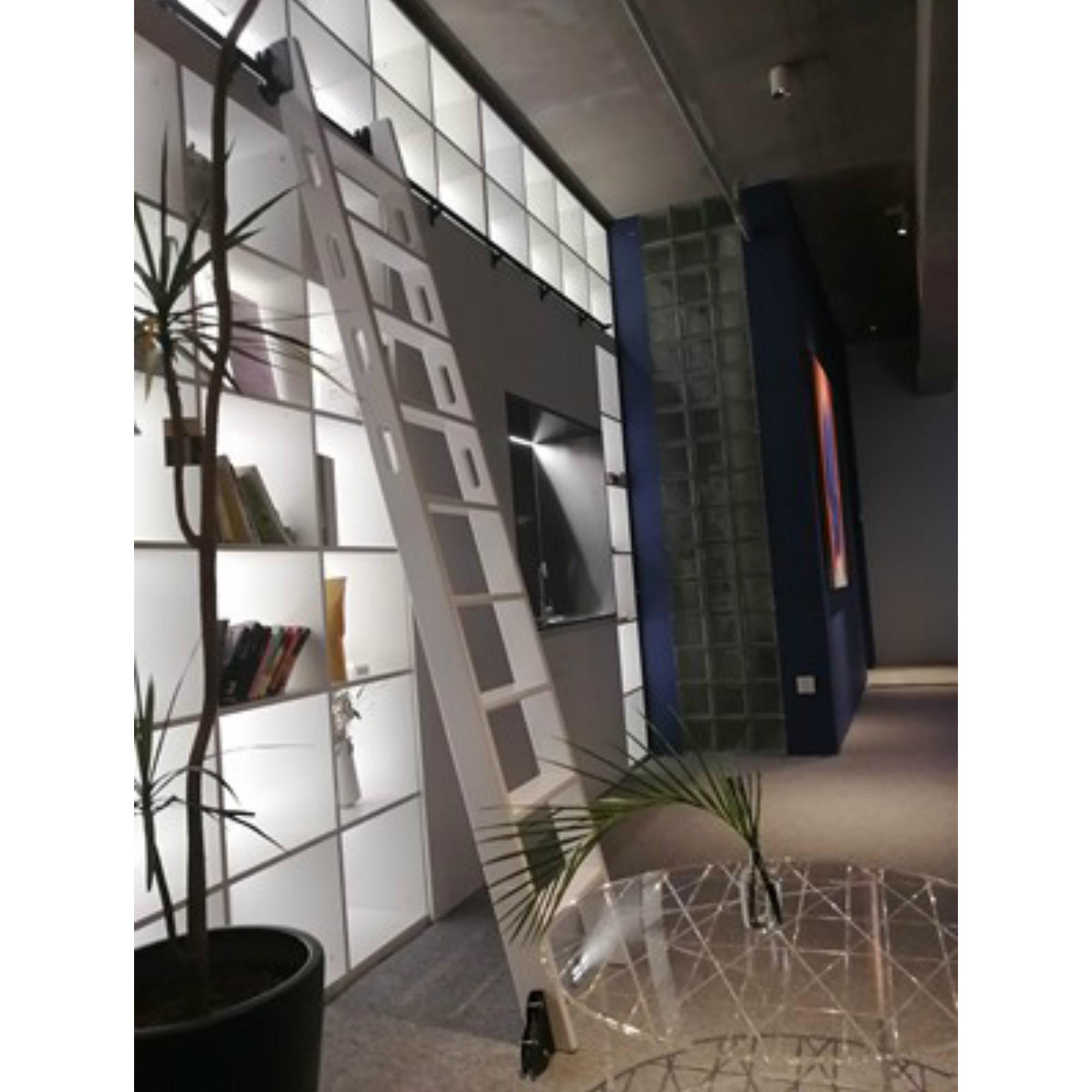 

Natural Knotty Pine Wood Sliding Library Ladder , Ready For Painting ,9 Steps