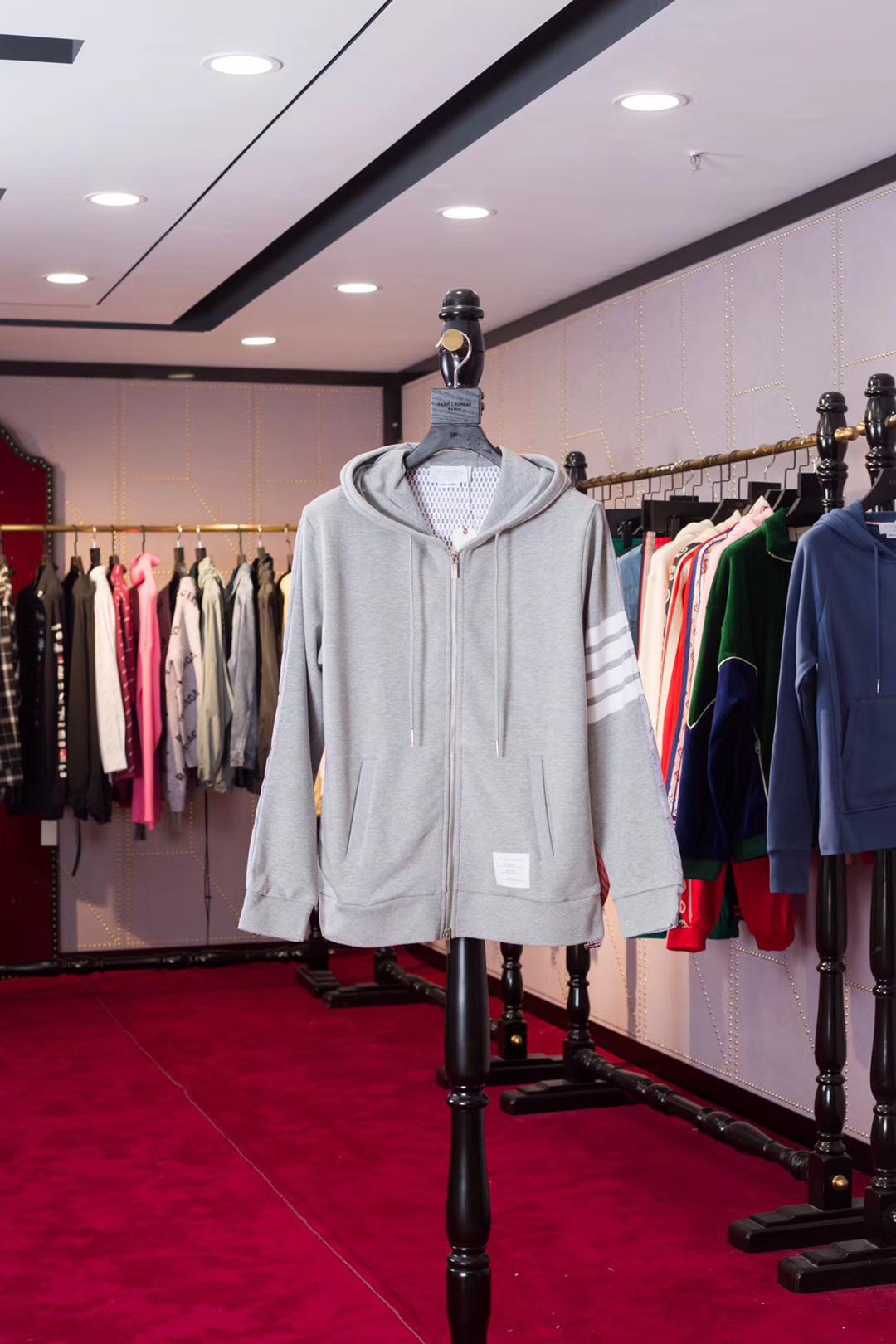 

Autumn/winter 2019 new popular logo TB classic four-stripe cotton front and rear windproof shuttle woven patchwork yarn-dyed hooded coat, Gray