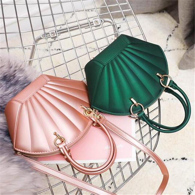 

wholesale women bag of environmentally friendly fabrics women chain bag fashion stereo jelly shell bag sweet little fresh summe, Black;red