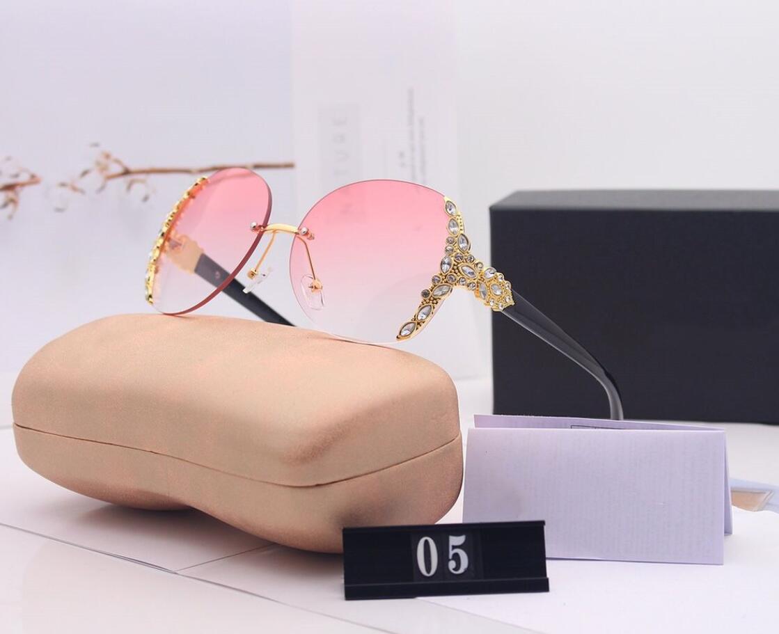Hot Summer Sale Perle Femmes Designer Lunettes de soleil mode Lunettes de soleil de marque femme plage Lunettes UV400 Modèle 05 8 couleurs de hau