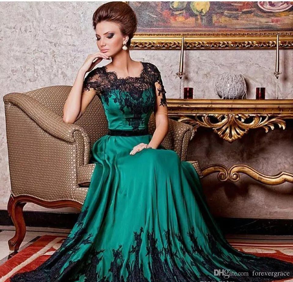 

2019 Elegant Lace Appliqued Mother of the Bride Dresses Long Formal Godmother Women Wear Evening Wedding Party Guests Gown Plus Size Custom