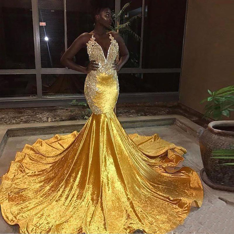 Nouveau jaune velours longue sirène robes de bal noir filles licou dentelle appliques dos nu balayage train robes de soirée