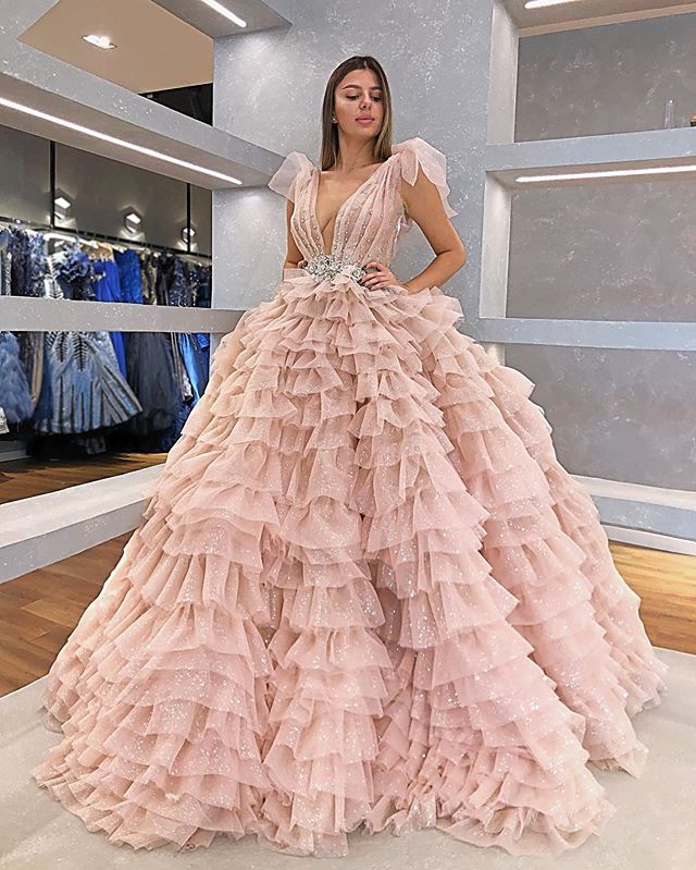 

Luxury Pink Ballroom Prom Dresses V Neck Crystal Beaded Sequined Evening Dresses Bling Ruffles Tiered Tulle Sweep Train Formal Party Gowns, Sage