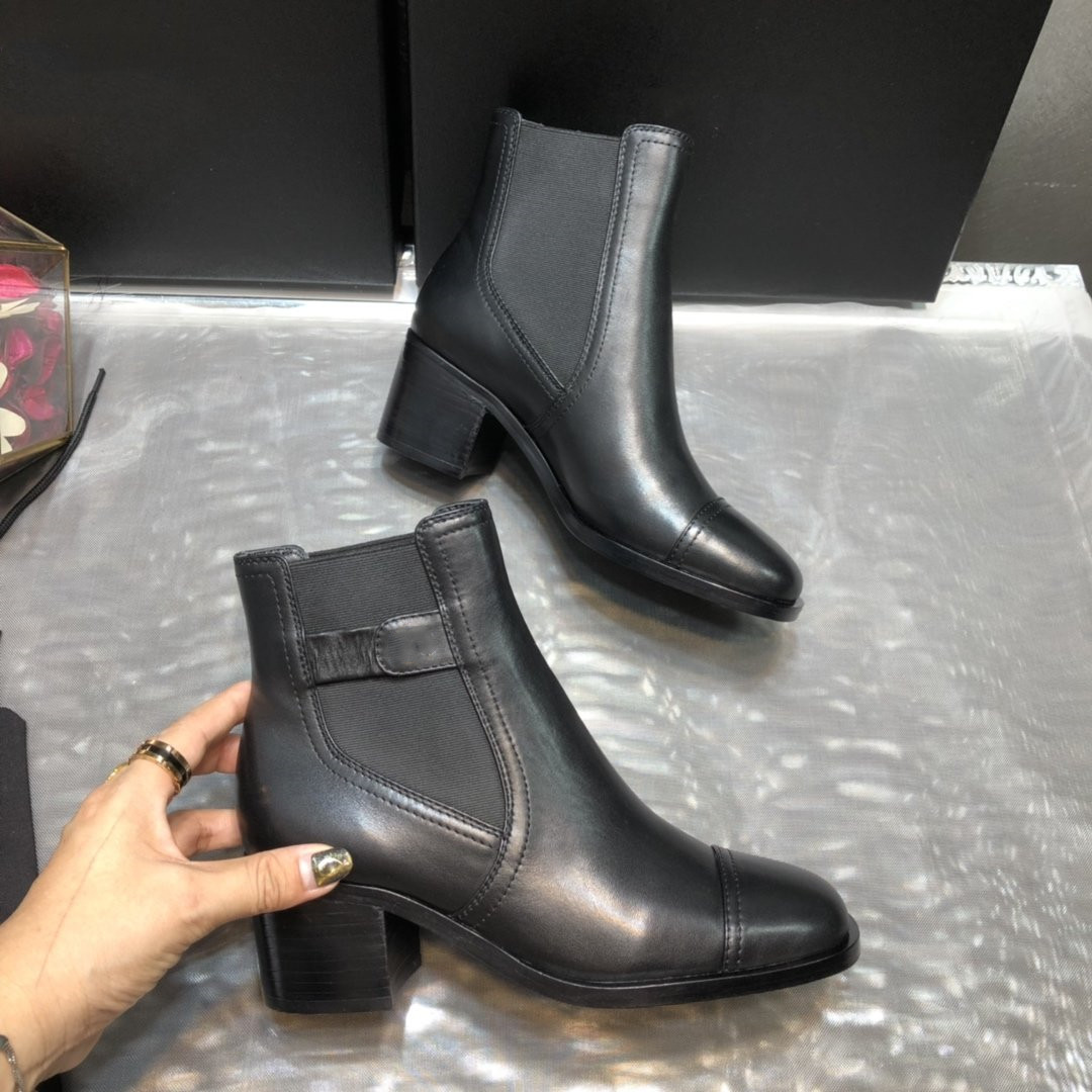 

Hot Sale Woman Brand Luxury Leather Ankle Boots Woman Popular High Quality Chunky Heel Martin Boots Woman High Quality Shiny Leather Boots, Black