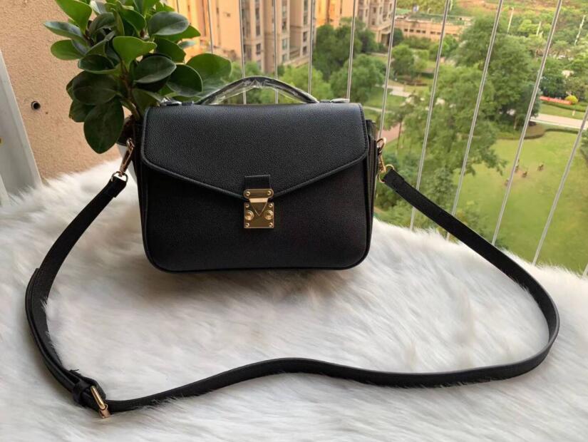 

2020 New Arrival high quality genuine leather designer women's handbag pochette Metis shoulder bags crossbody bags messenger bagM40780, Black