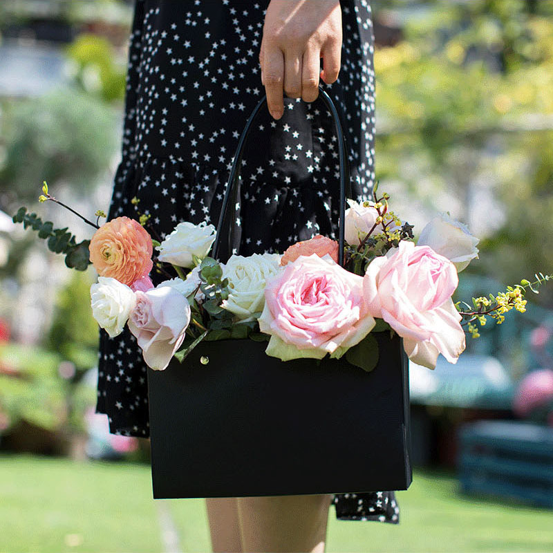 

Black Kraft Paper Bag Waterproof Flower Box Handbag Bouquet Florist Gift Bags Valentine's Day Rose Gift Box Wedding Party Decor