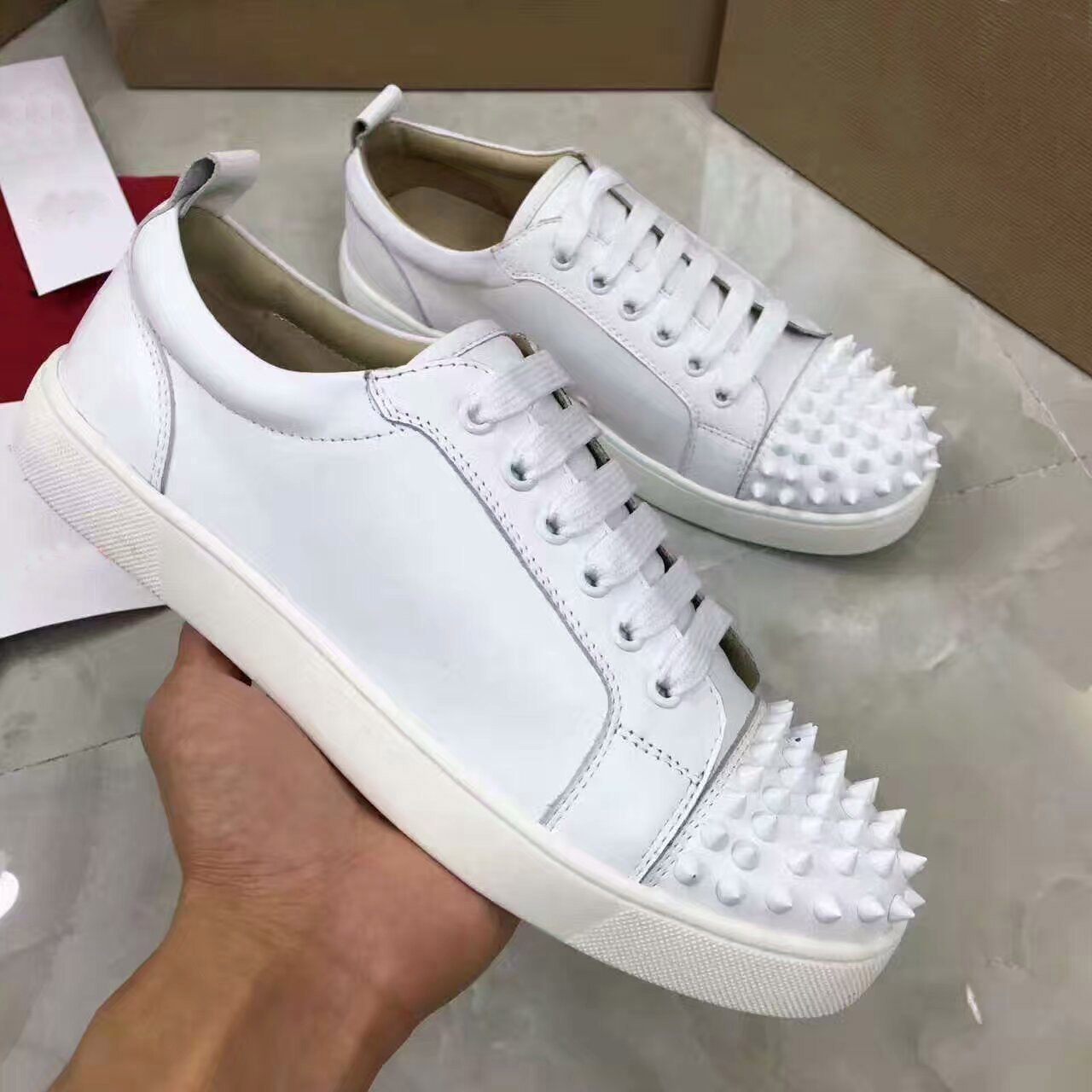 

New 2020 Mens Sneakers Red Bottom Shoe Low Cut Suede Spike Shoes For Men Women Casual Shoes Party Wedding Crystal Leather Sneakers, Black