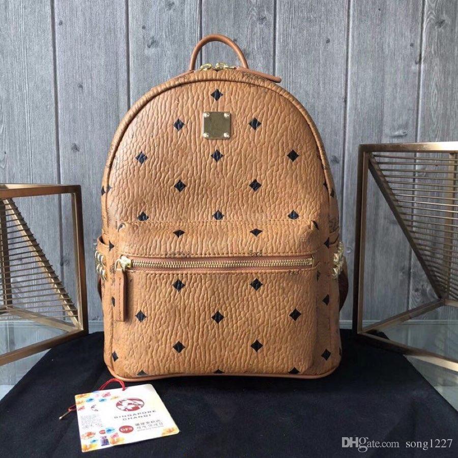 

Classic iconic backpack with metal willow on the side, practical and elegant bag, adjustable shoulder strap. With internal compartments., Cartons