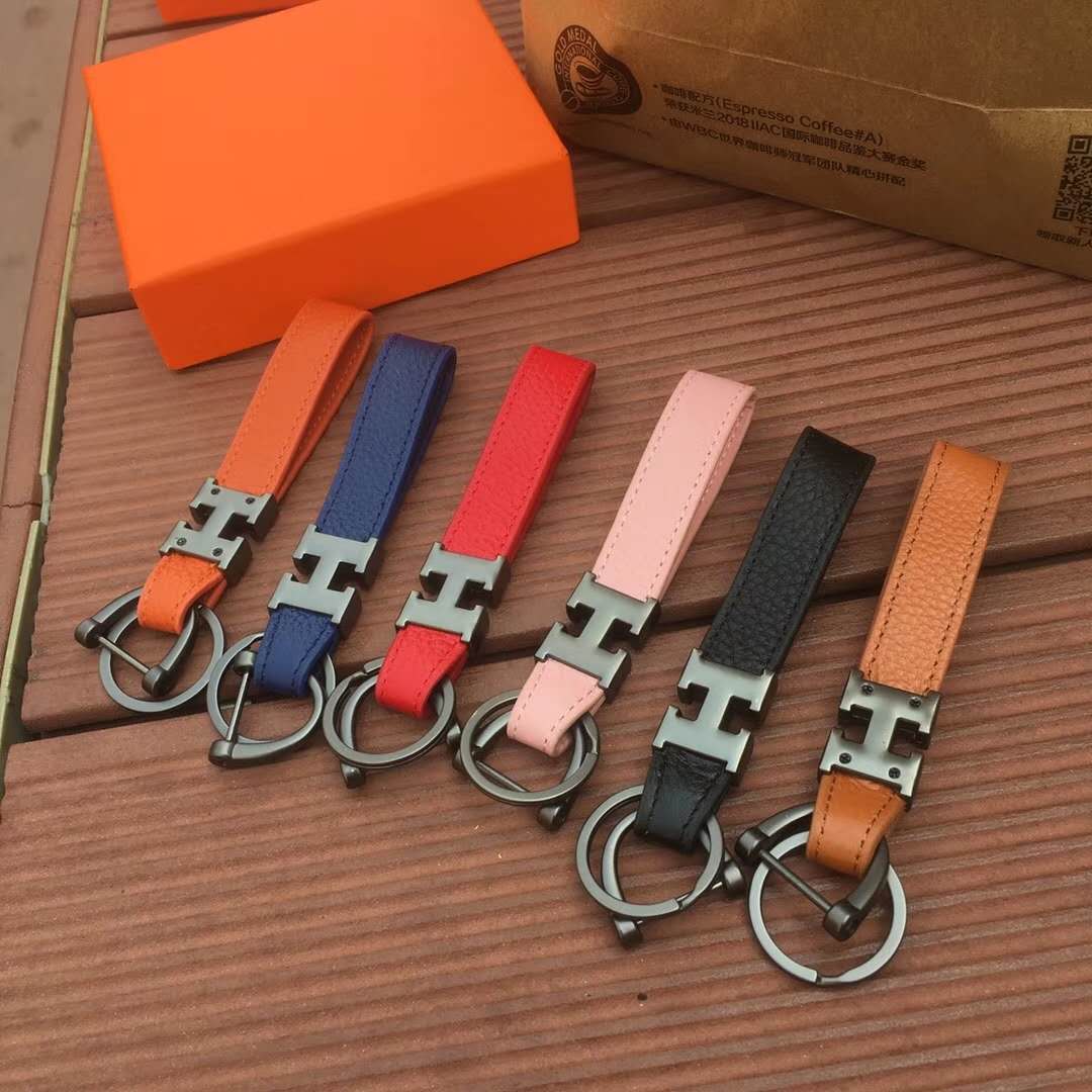 

H letter metal keychain personality fashion men and women couple keychain car pendant Bag Parts with box