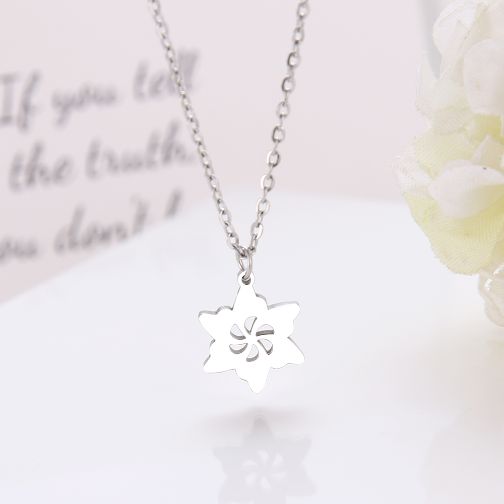 

Hot Sale Vintage Charm High Quality Stainless Steel Necklaces Fashion Openwork Flower Pendant Necklace Engagement Jewelry Women For Girls