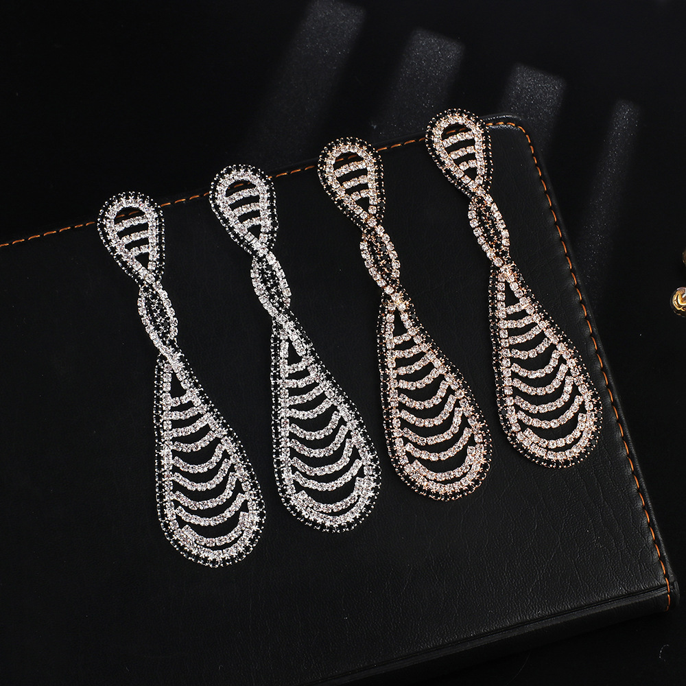 

Exaggeration Diamond Earrings Woman Temperament Long Fund Drip Eardrop Personality All-match Trendsetter Earring Woman