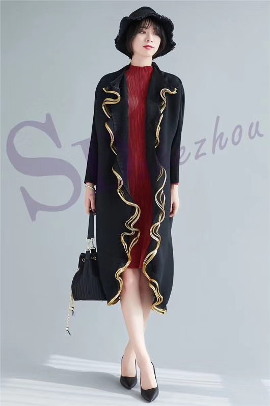

HOT SELLING Miyake Fashion the wind spell to fold three quarter Lotus leaf trench coat IN STOCK, Black