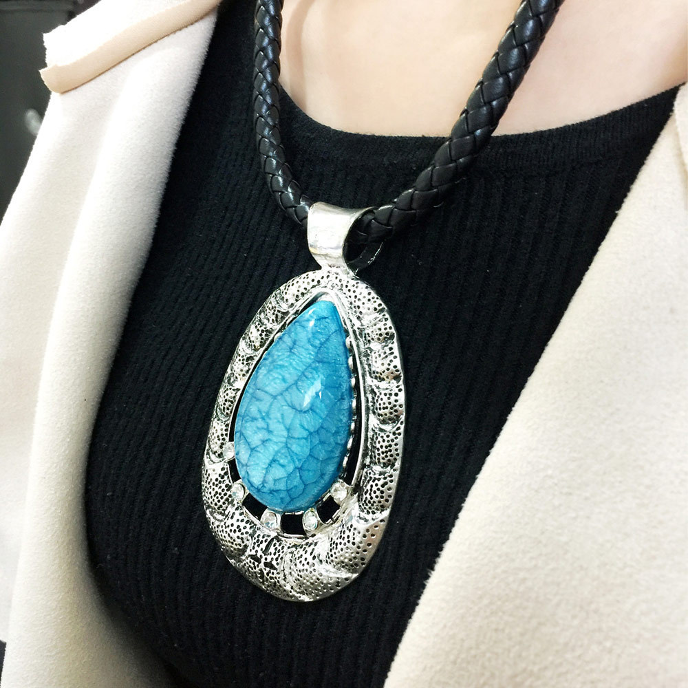 

Necklace women's woven leather rope geometric pendant exaggerated short necklace accessories, Peacock blue