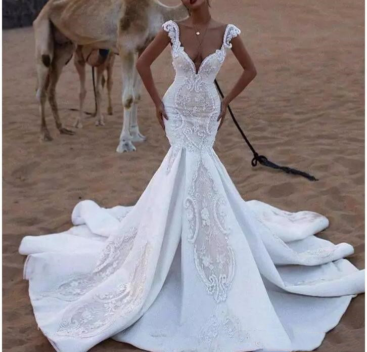 

2020 Mermaid Wedding Dresses Saudi Arabia Applique V Neck Lace Bridal Gowns Beach Sweep Train Backless Wedding Gowns Bling Long Train VB18, White