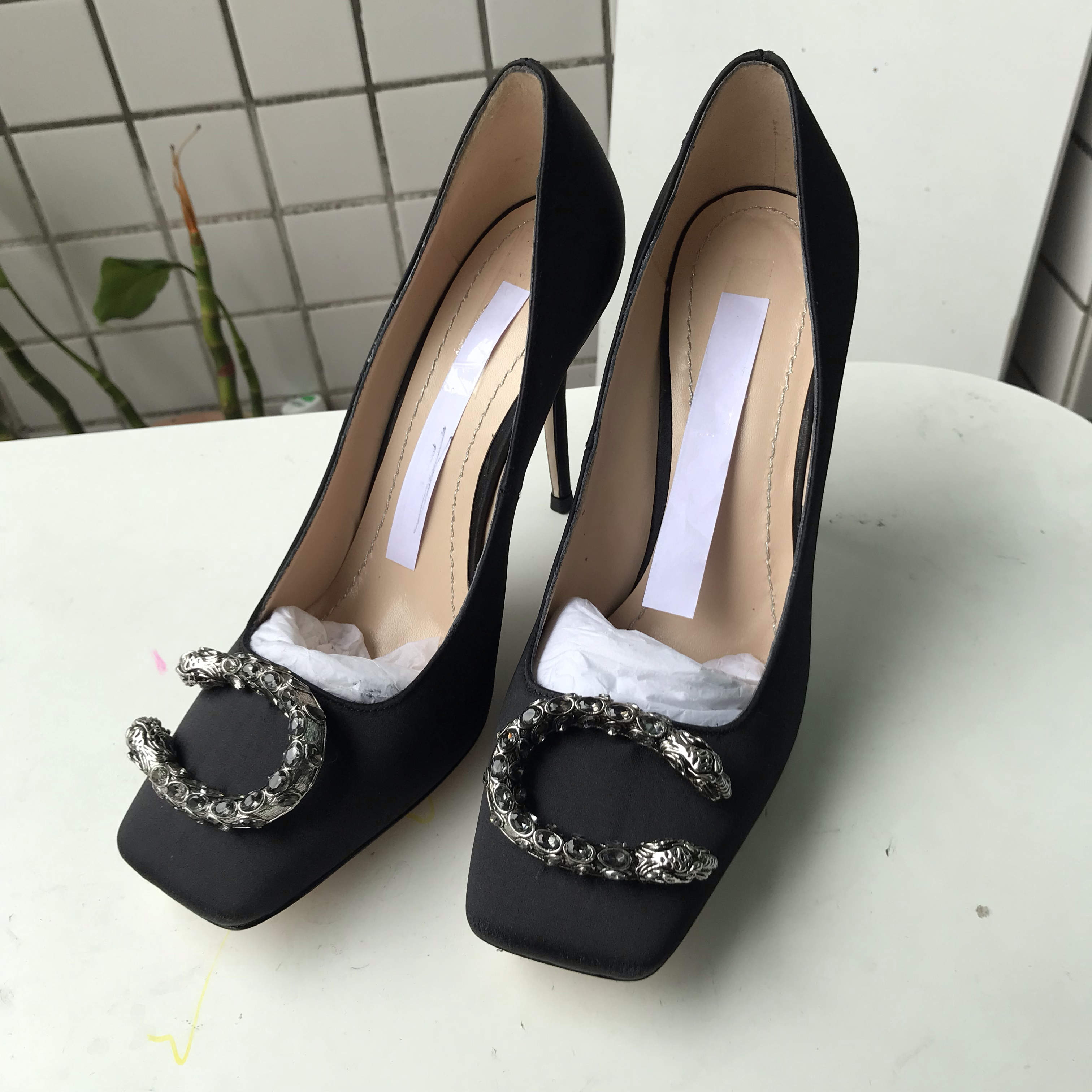 

Fashion Europ style luxury designer women shoes red bottom high heels so kate 10cm Nude black Leather Pointed Toes Pumps Dress