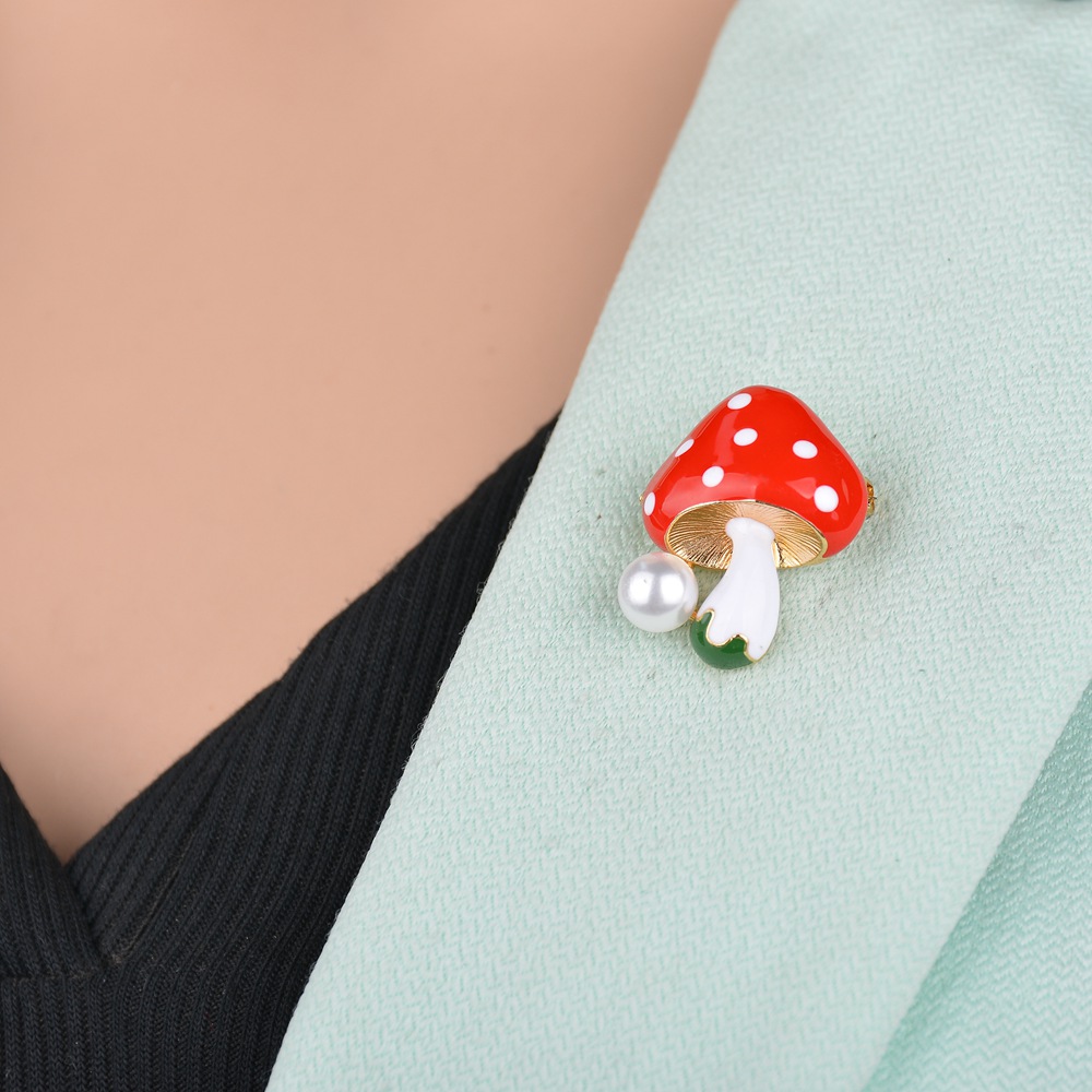 

Cute Mushroom Women Brooches Yellow Blue Red 29*23mm Fashion Jewelry Simulation-Pearl Mushroom Brooch Pins b490, Gray
