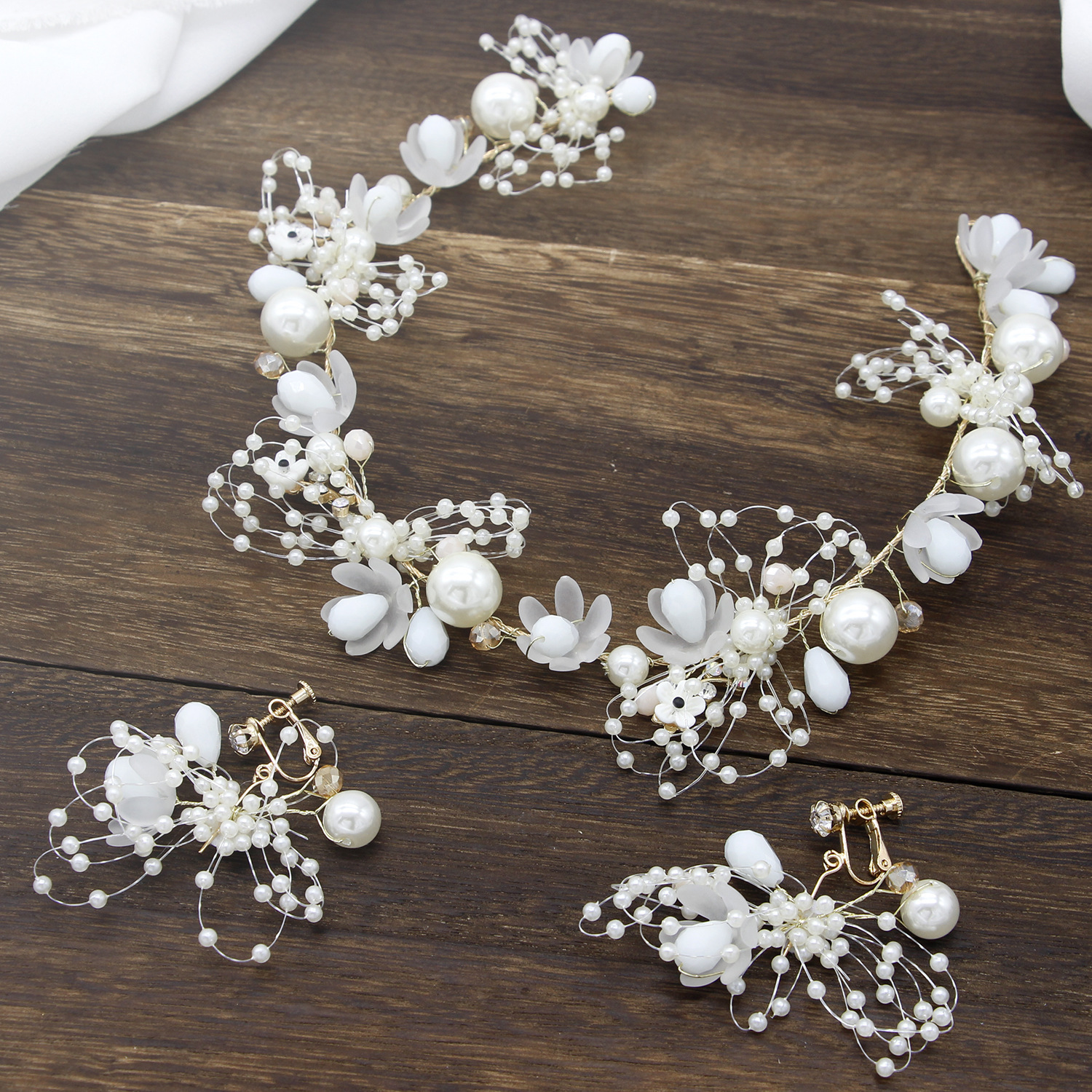 

Day Han Bride Wedding Headwear White A String Of Beads Soft Chain Hair Band Nothing Pierced Ear Clip Two Paper Set Group Combine Suit