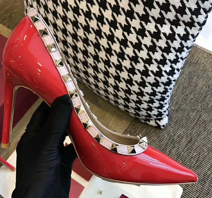 Le designer de mode classique marque femmes chaussures de sport célébrité web étoile danse talons côtelé bout pointu de soirée de mariage hauts t