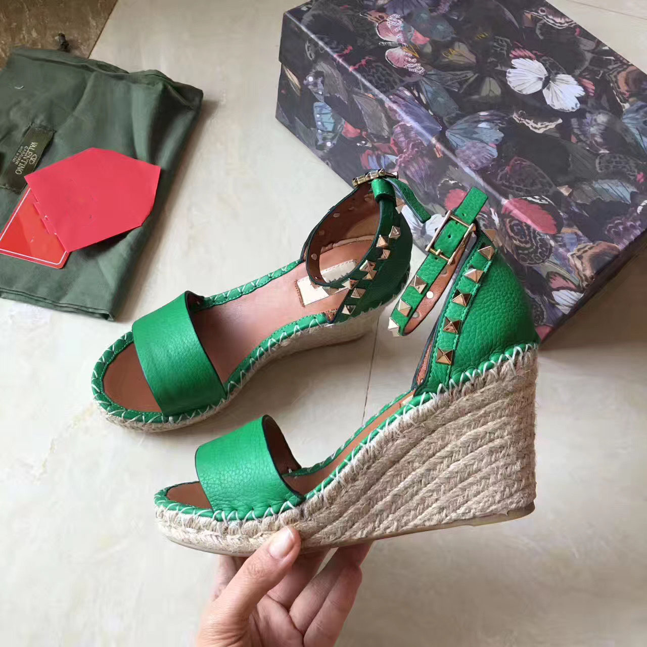 

European big name luxury goods, style women's sandal , high sandals, sexy shoes, bare feet, genuine leather, rivet 8cm heel, Green