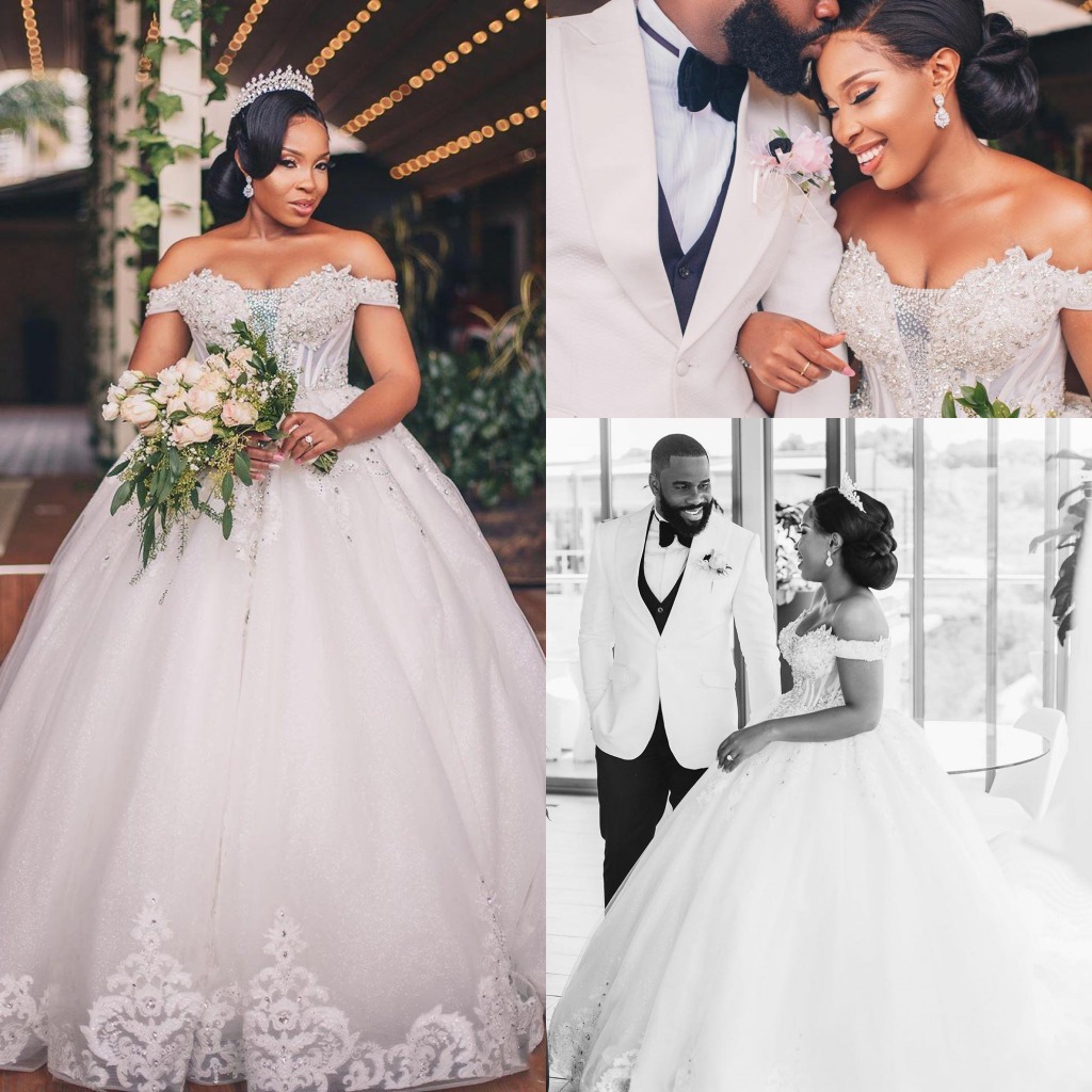 

Plus Size African Girls Ball Gown Wedding Dresses 2020 Sexy Off The Shoulder Lace Appliques Beaded Bridal Gowns Puffy Tulle Skirt AL3458, White