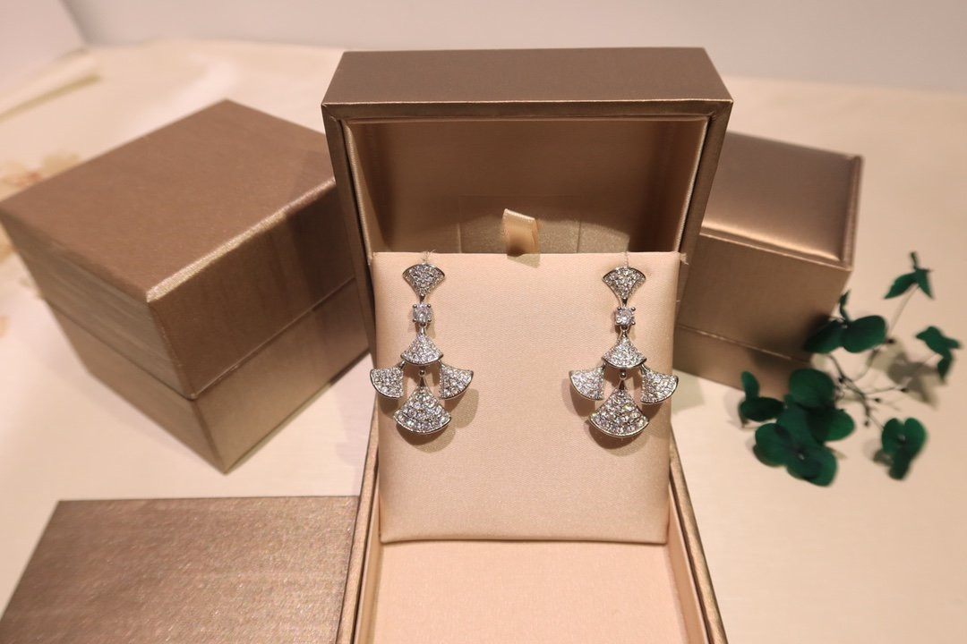 

Women Luxury Earrings Designer Tassel Skirt Earrings with Diamond 925 Sterling Silver Sub-gold Material Dangle Earrings Fine Jewelry