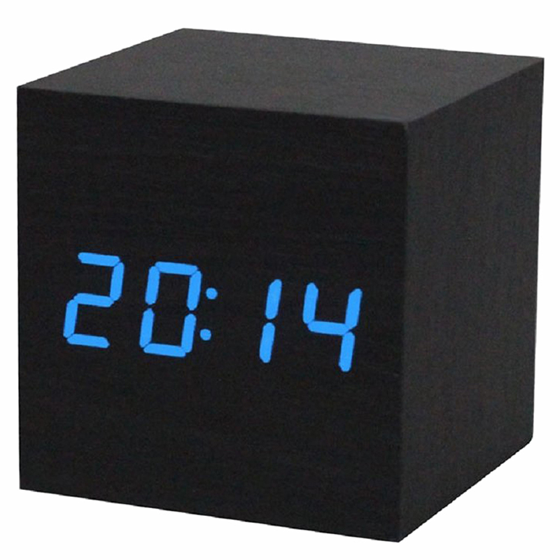 

Alarm clock / digital clock Wooden table with a USB port, works with batteries Black / blue