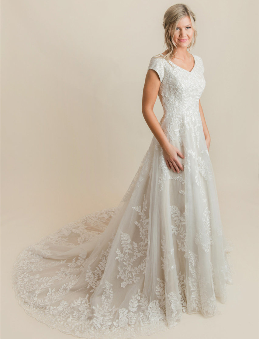 

Vintage Lace Modest Wedding Dresses Cap Sleeves V Neck Buttons Back Short Sleeves Country Western Modest Bride Dress Couture Custom Made, All white