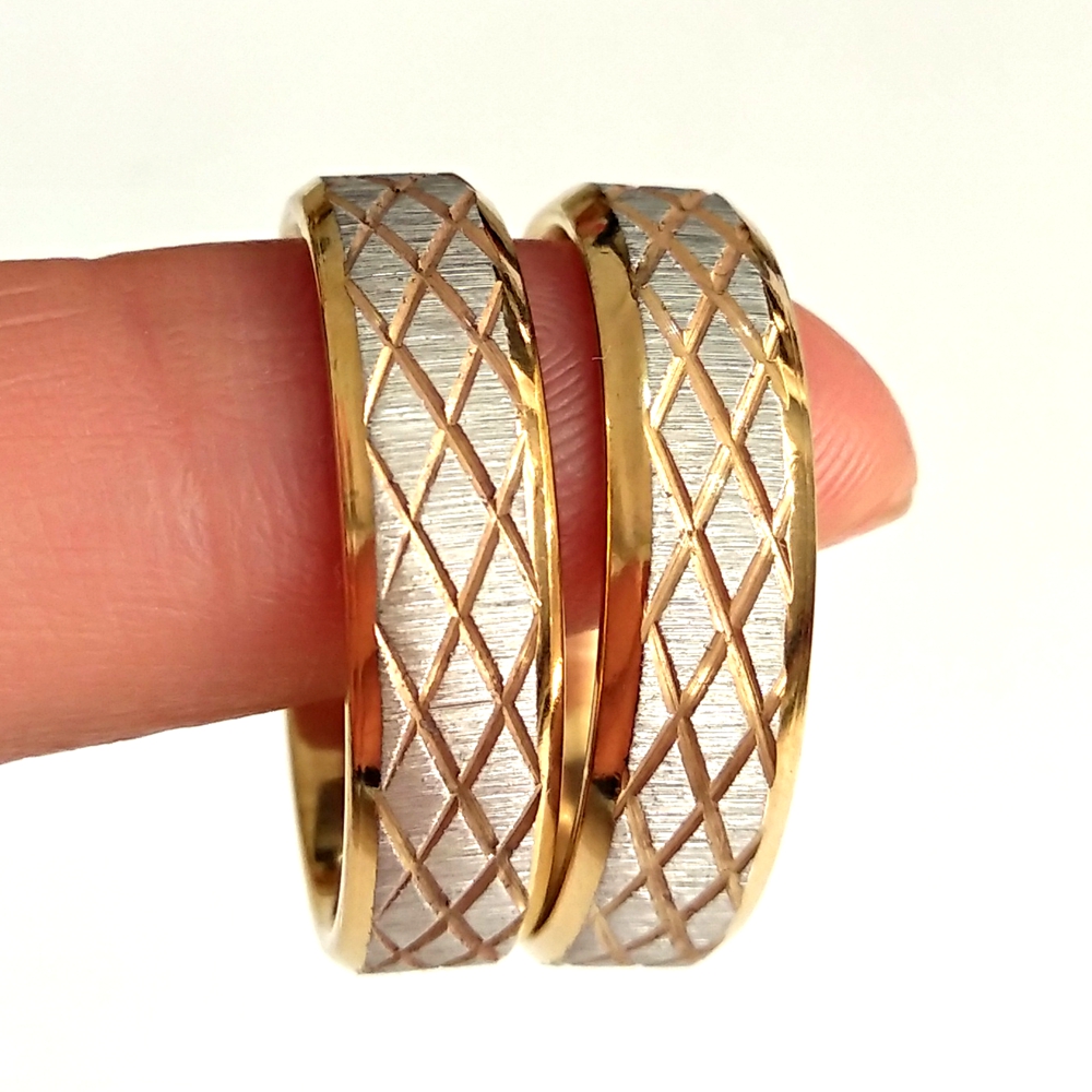 

Wholesale 36pcs Men's Women's Grid Pattern Comfort Fit 6mm Band Stainless Steel Rings Beveled Edges New design Vintage Fashion Jewelry