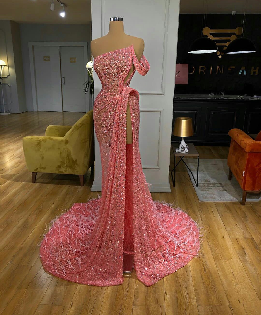 

2020 Pink Sparkly Prom Dresses One-Shoulder Lace Appliques Beads Feather Party Gowns Custom Made Gorgeous Sweep Train Evening Dress, Same as picture
