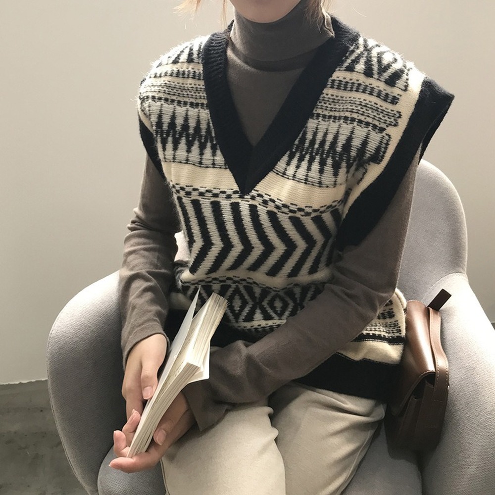 

Autumn and winter 2019 new Korean women's knitting vest V-neck loose sleeveless top women winter vest, Black