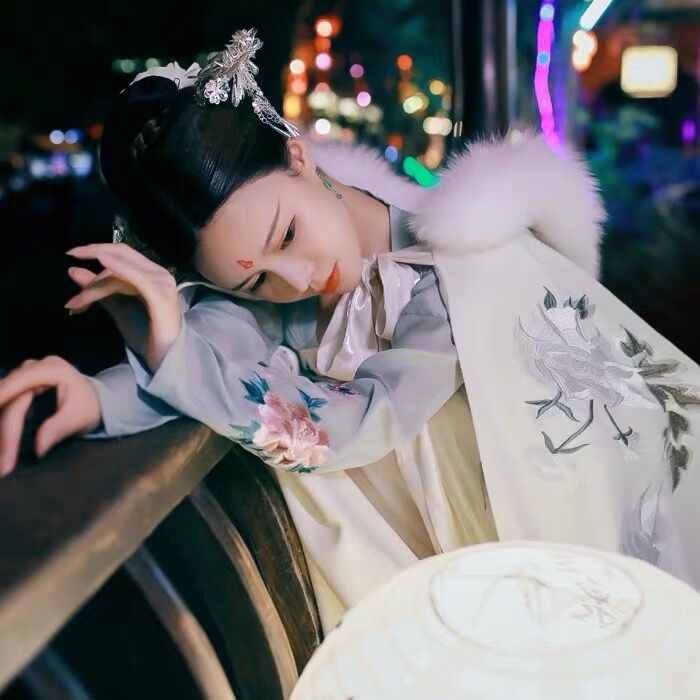 

New Winter Ancient Chinese Hanfu Winter Fur Plush Cloak Traditional Hanfu Medieval Costumes Fluffy Cape Hooded Lady Embroidery Coat For Wome, Customize