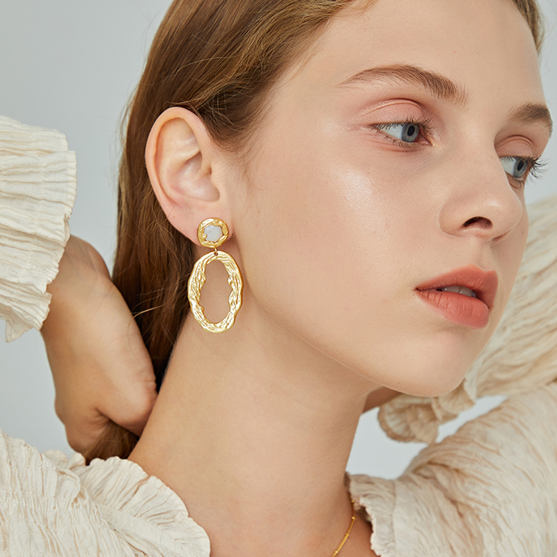 

Dangle & Chandelier Woogge Vintage Oval Metal Ornament Faux Pearl Drop Earrings For Women Baroque Geometric Matte Gold Color Pendant