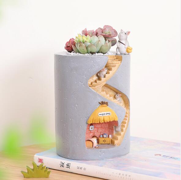 Hedgehog's home resin fleshy flowerpots, creative landscapes and potted plants. Small animals, landscapes, flowerpots-image-493749864