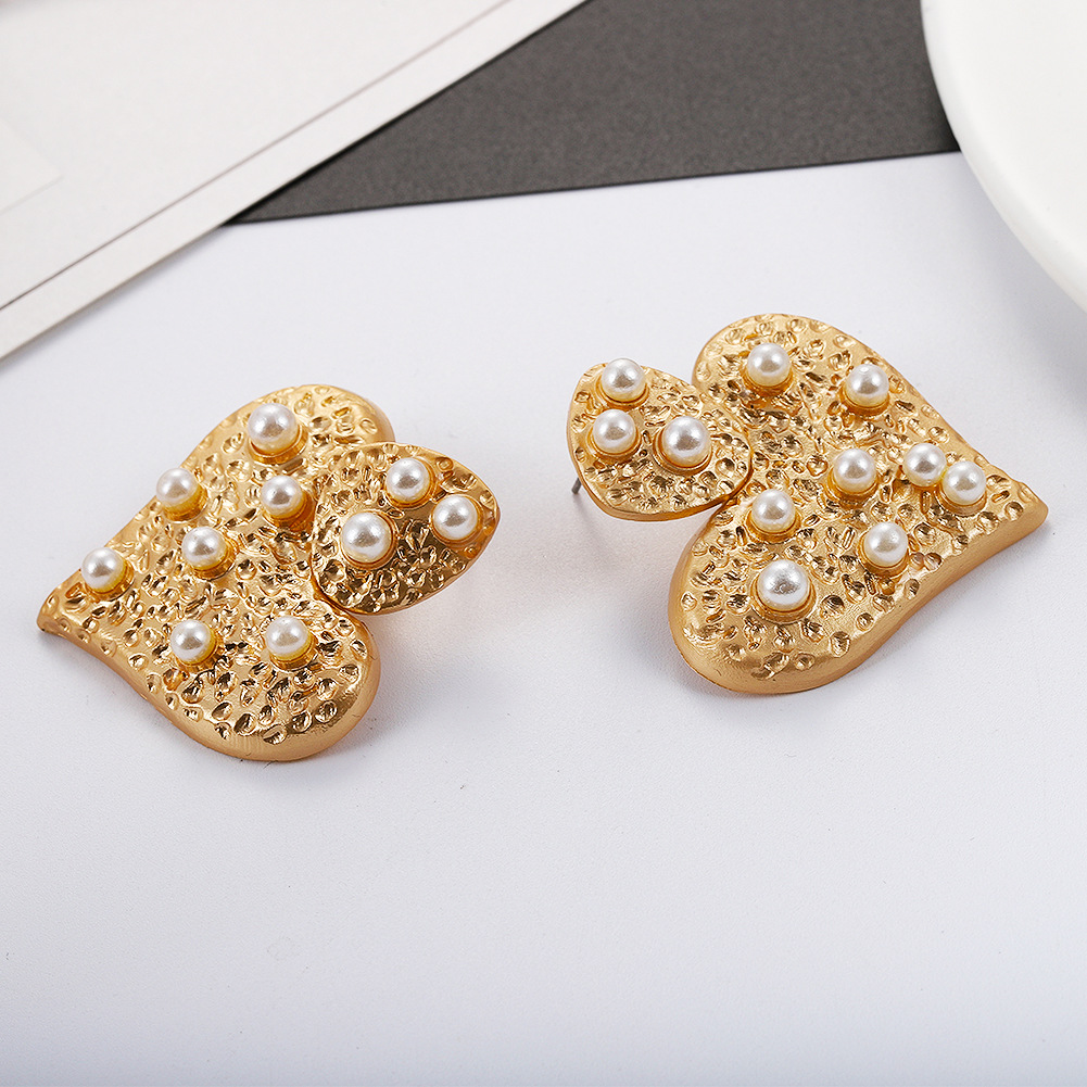 

Wholesale- fashion luxury designer exaggerated vintage gold pearl geometric cute heart stud earrings for women