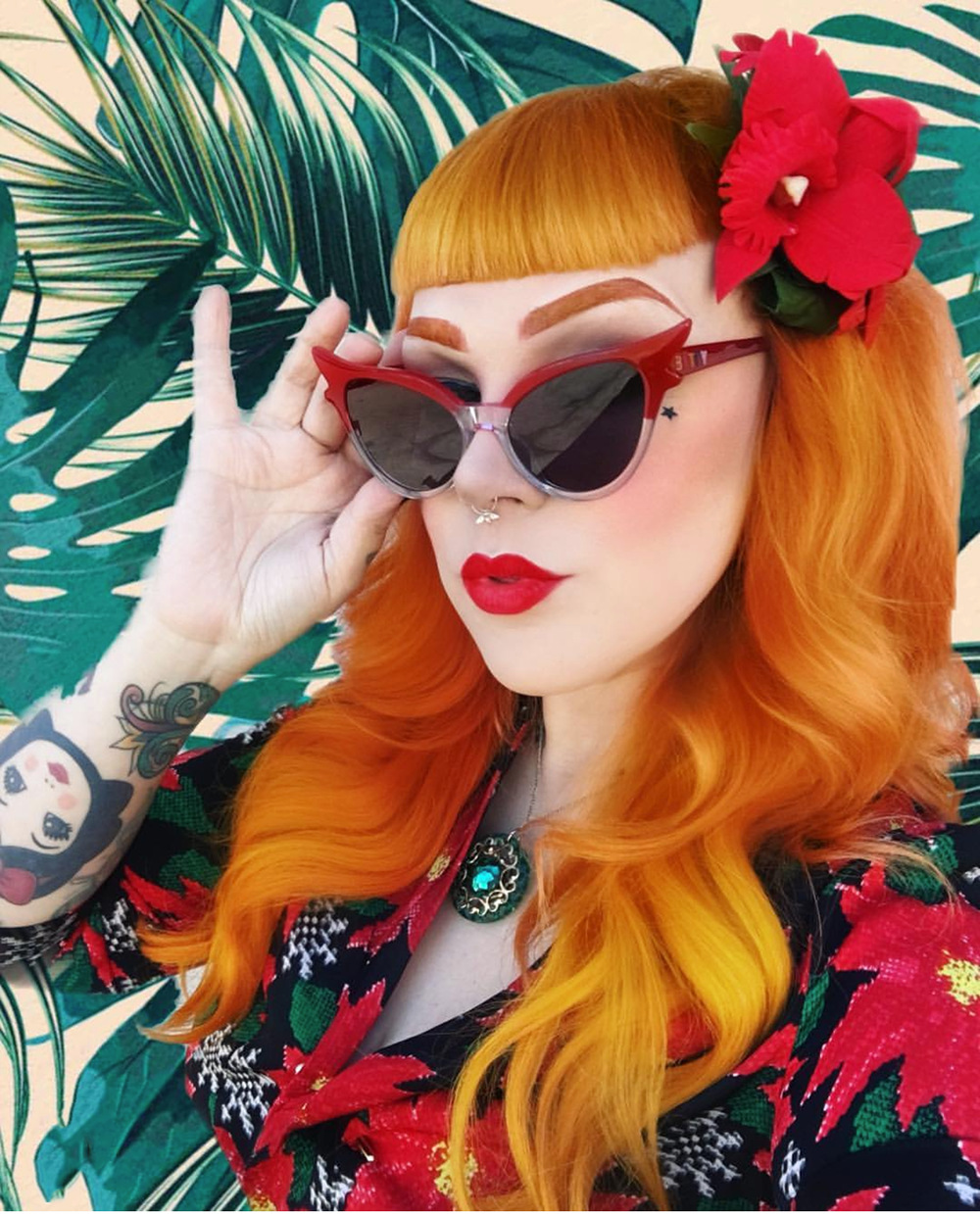 

Fashion Cat-eye Dazzling Sunglasses Women Clear Candy Color Sunglasses Men PC Eyewear Retro Classic Cat Eye Sunglasses 92136
