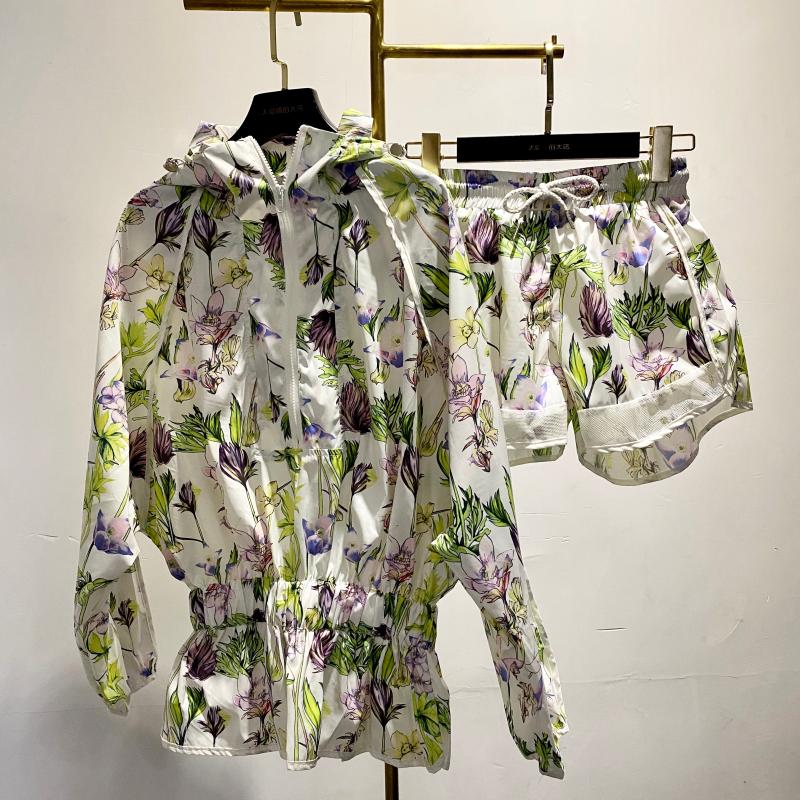 

2020 new designer flower pattern waist thin rain silk jacket + shorts two-piece suit 0504, White