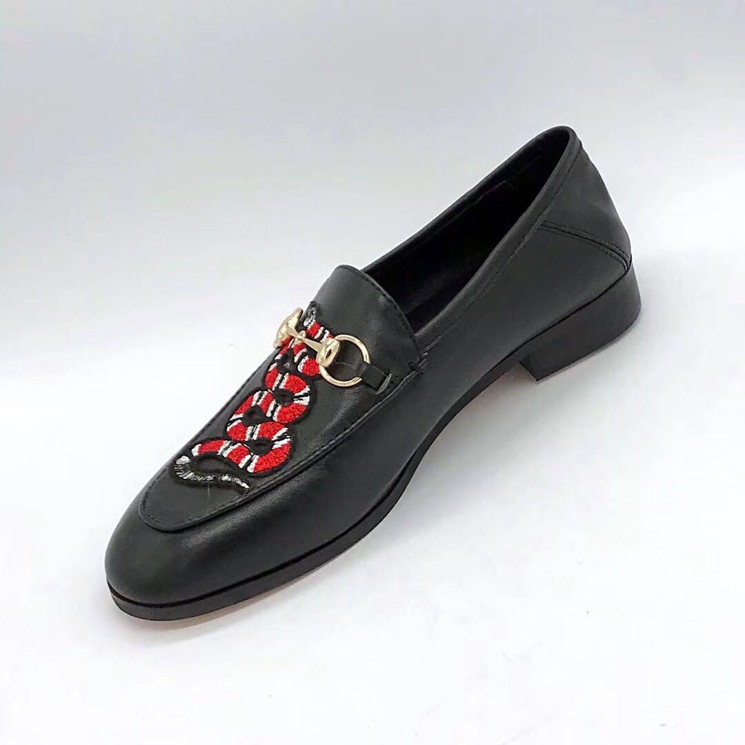 

Hot Sale-es 2018 spring and autumn season Metal clasps Brand women's shoes men and women Flat heel Designer single s, Red